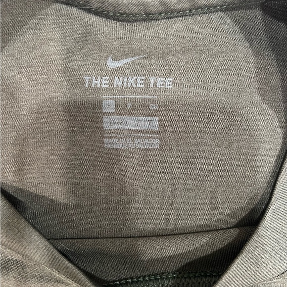 Nike T-Shirt - Picture 2 of 3